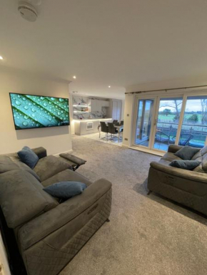 2bedroom luxury apartment,steamroom